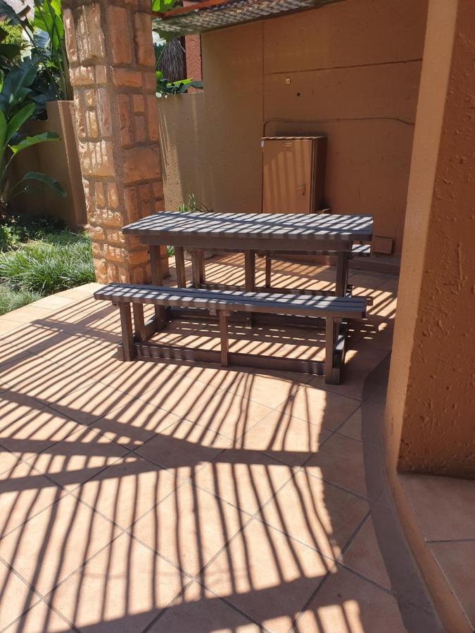Merry Monte Casino Lodge House In Fourways Sandton Exterior photo
